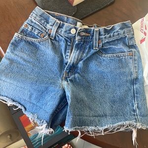 Levi’s shorts 550